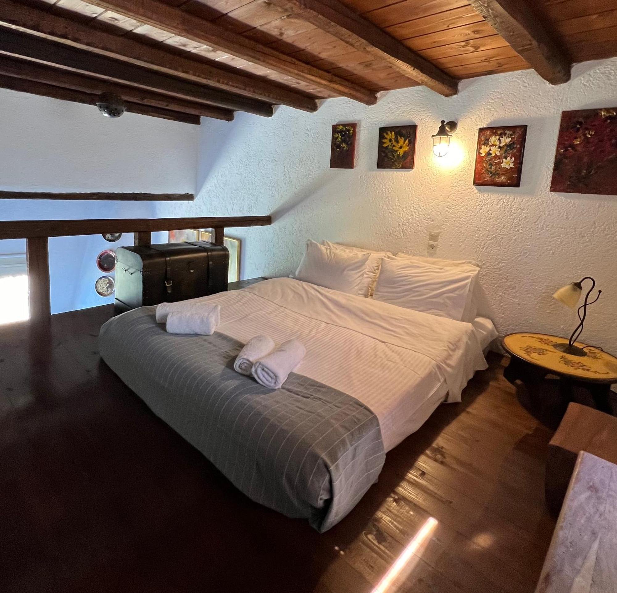 Pasithea House Ioulis